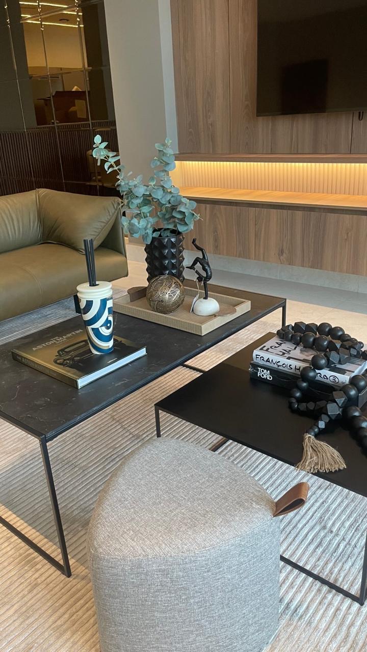 Detalle de mesa de centro y decoración en la sala — Ocean Reef