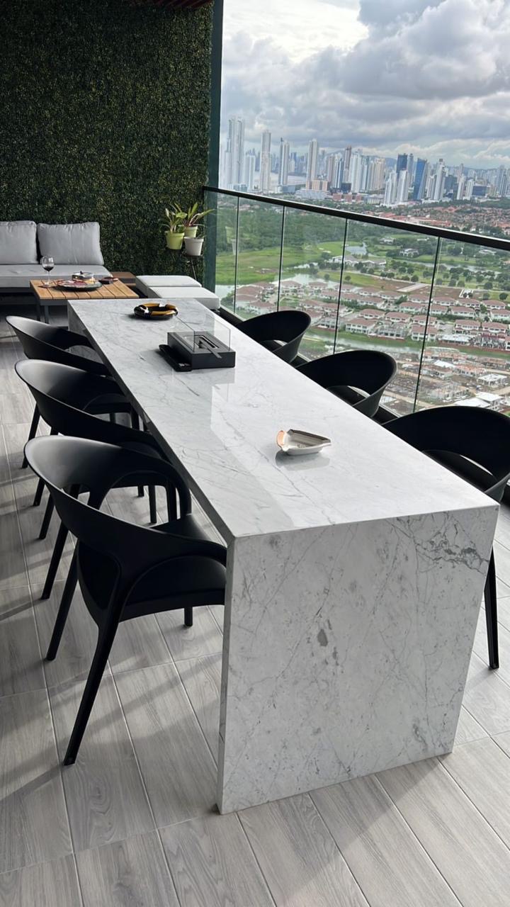 Balcony with marble table, black chairs and panoramic city view — PH Empire