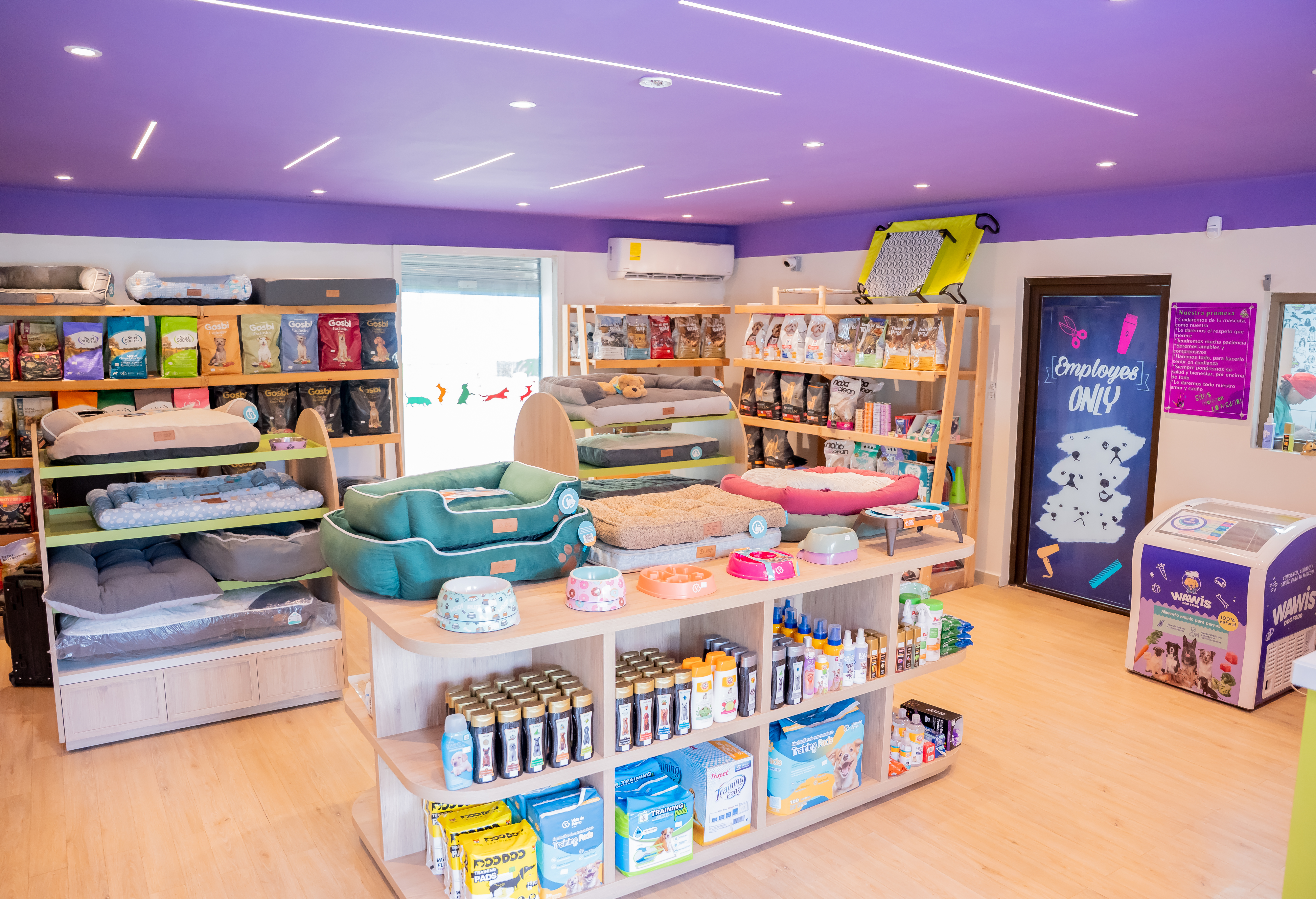 Aisle with pet food and informational posters — Puppys Pet Store