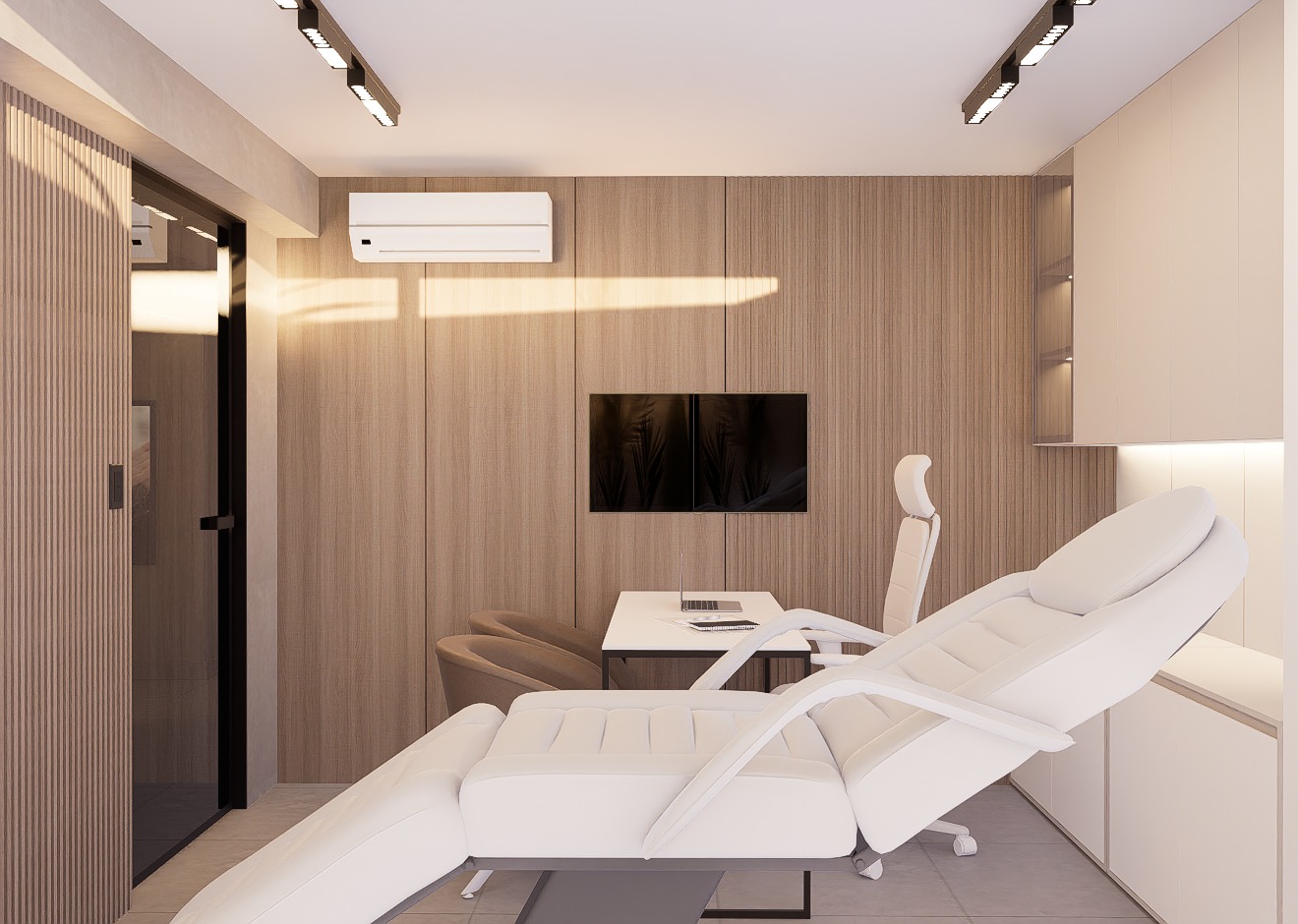 Sala de tratamiento con camilla reclinable blanca y escritorio — Up Clinic